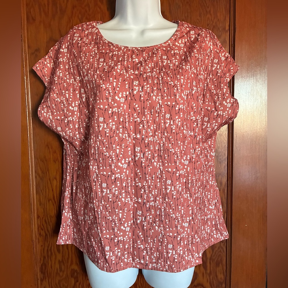 Floral Top NWO Tags Has Bag Sz L